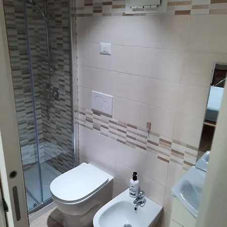 Indipendenza Rooms B&B *